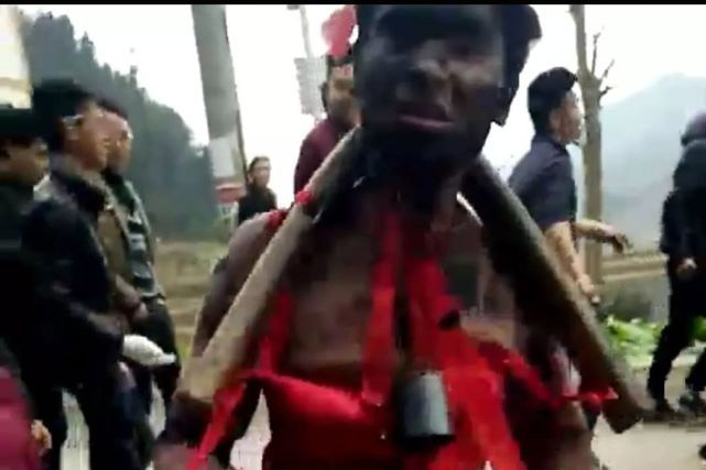 好兄弟婚闹致新郎残疾 3名好兄弟赔9万元