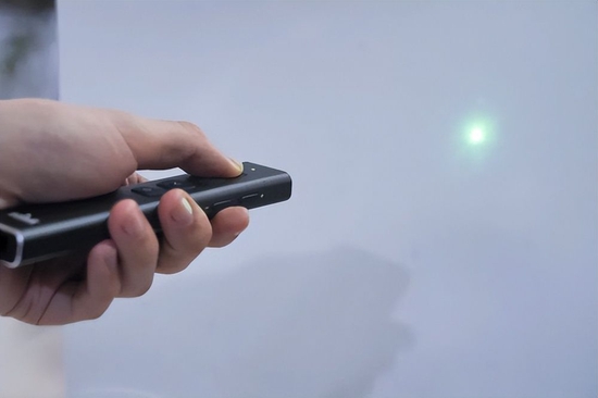 儿童不应单独使用激光笔又一个孩子的眼睛被激光笔照伤