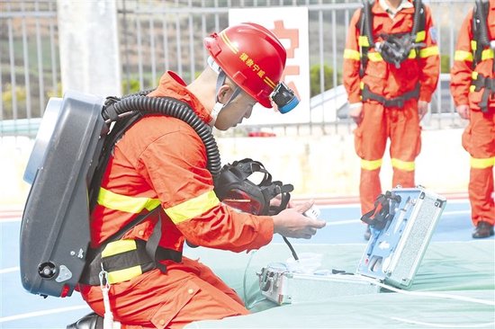 威宁自治县应急救援队赴汤蹈火显身手竭诚为民护平安