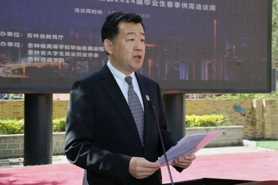 党委书记,督导专员岳武,副董事长刘欣,执行校长刘振华,校领导王春利