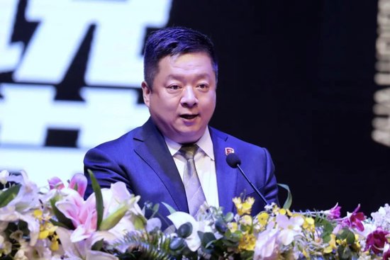 刘振华主持开幕式