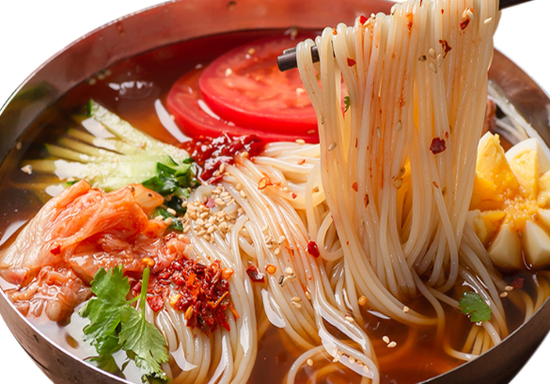 东北的传统美食冷面长年夜市回购top1桥溪冷面