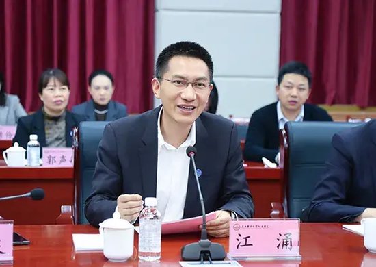 医科大学附属医院党委书记徐勇讲话现场交流赠送纪念品参观交流最后