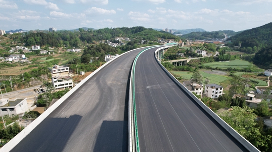贵金高速公路修文段建设接近尾声
