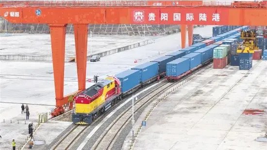 陆港为中心的"一港多区"集疏运体系建设,做优做强黔货出山开放主通道