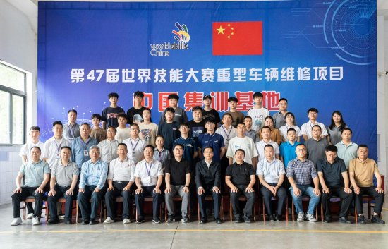 维修项目中国专家组组长刘庆华;江津区人力资源和社会保障局党委委员