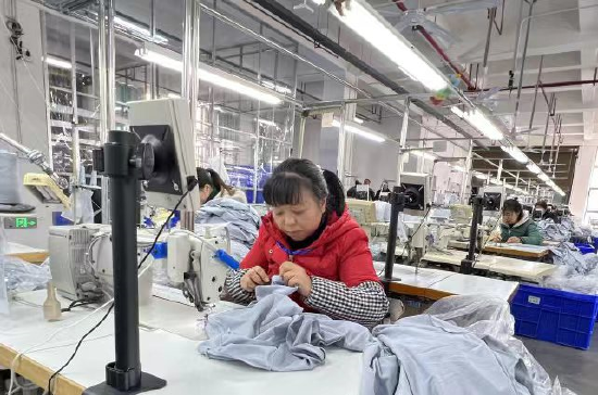 毕节服装店创新求变，引领时尚潮流变革