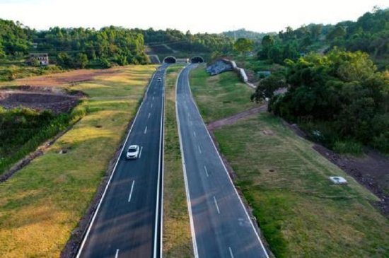 连接璧山城区与大兴镇的茅莱山隧道.