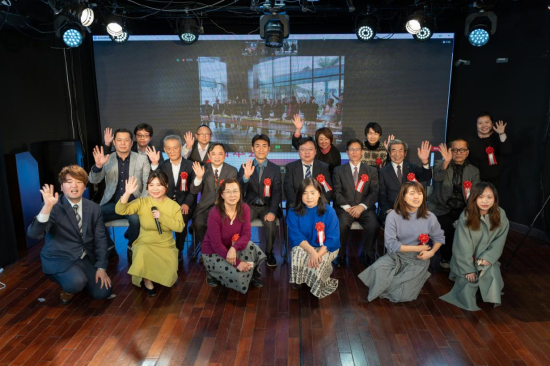 开幕式东京现场嘉宾合影。大展组委会办公室供图