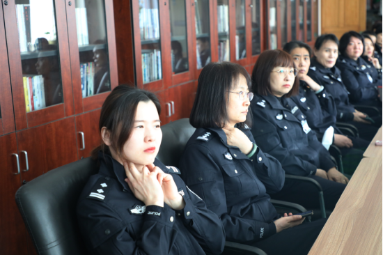 大连南关岭监狱无悔花样年华尽显巾帼风采