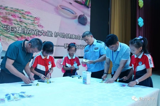 护助健康成长 拒绝有害内容 打造安全 积极的儿童网络环境 (护助健康成长拒绝有害内容绘画)