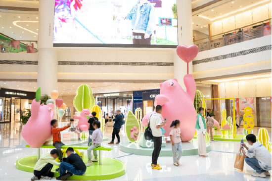 萌神"桃乐熊"亮相大连恒隆广场 邀你品尝蜜桃味儿的夏天