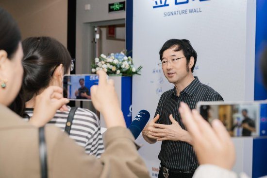 云南省整形美容协会常务副会长曹汝智接受媒体采访