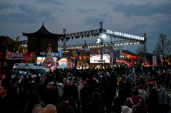 2024-2025年云南省城市篮球联赛总决赛在丽江古城上演