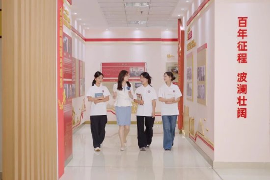 马克思主义学院勾英院长