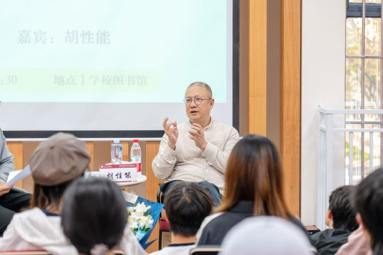 下午沙龙上，听众转为对话者
