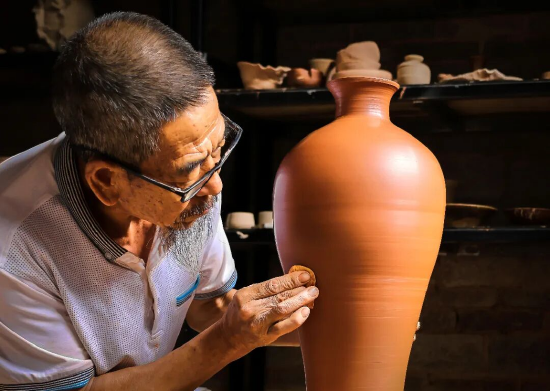 江正奇制作土陶