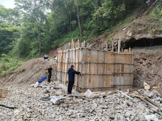 云南移动援建的养鸡场生产用蓄水池