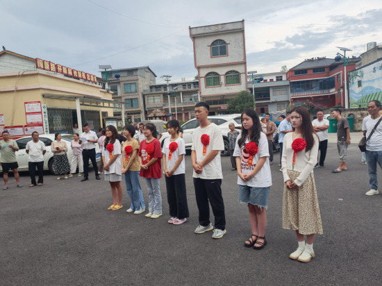 紫云自治县板当镇硐口村举行2023年度助学金发放仪式