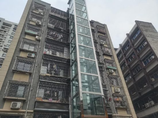 小区10栋现已加装完成。张洋洋 摄