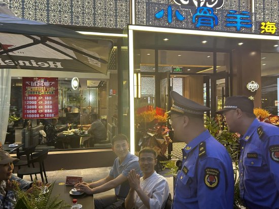 营造安心备考环境 城管执法温馨护航|沈阳市城市管理综合行政执法局