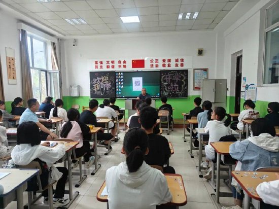延吉市第十二中学七年一班班主任李亚楠表示,初中与小学相比较