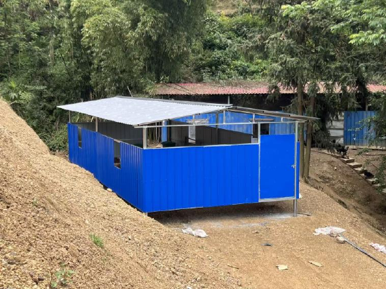 云南移动援建的标准化种鸡房