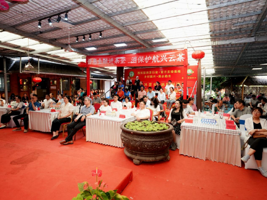 金融机构围绕茶企、茶商、茶农关注的普惠金融贷款政策进行宣讲