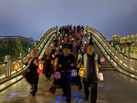 叁籽·2026年我们的节日 元宵—骏马迎春至 祥灯照福来夜游华龙湖活动