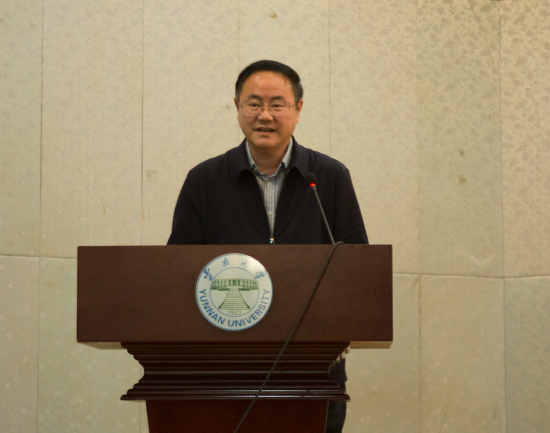 云南大学副校级领导王昆华教授宣布云南大学文学院校庆周暨首届银杏文学周正式启动