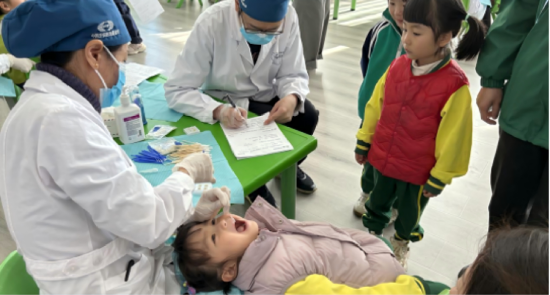 　　云南工商学院承接民进云南省委“春雨行动”“一村一幼同心圆”“民族地区农村幼儿教师保教能力提升专题培训”等多个公益项目