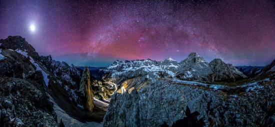 图 2巴拉格宗夜景