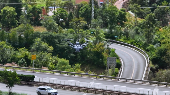 无人机低空巡检（2026年2月12日摄）