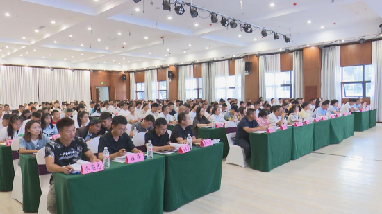 （图为紫云自治县第五次全国经济普查单位清查业务培训现场）