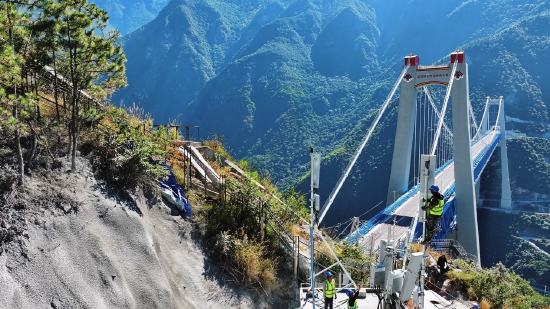 云南移动在丽香铁路虎跳峡金沙江铁路大桥开展网络建设