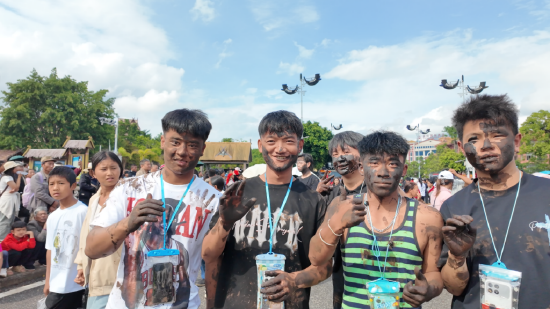 摸你黑狂欢现场