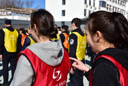 瓦房店监狱组织警察职工开展素质拓展训练活动