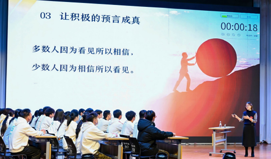 在2025年云南省大中小学心理健康教育教师素质能力大赛中，云南工商学院马克思主义学院教师李昕获一等奖