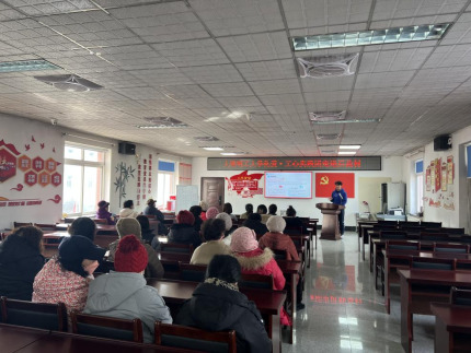 上午9时30分,实践团于后盐村开展甲流知识健康科普活动,张博涵介绍了