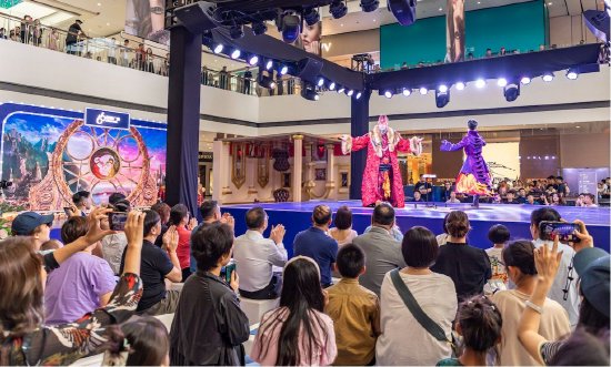 9.9/9.10日,太阳马戏创排X秀《维尔玛的秘密》在沈阳市府恒隆广场L1中庭震撼上演