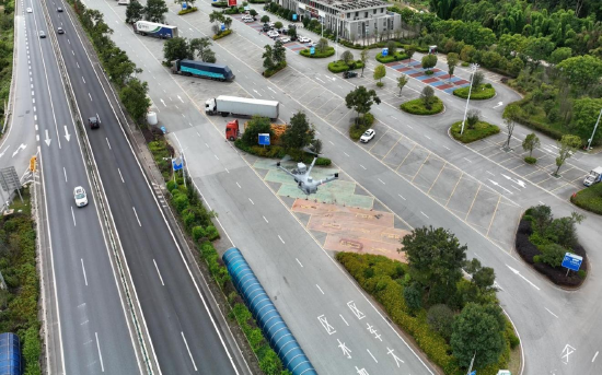 无人机低空巡检（2026年2月12日摄）