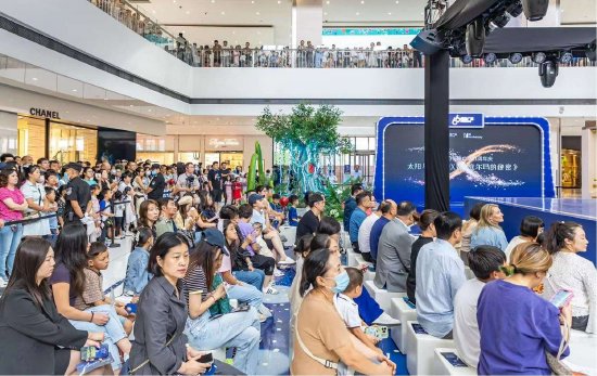 现场观众被带入神秘而绮幻的“X大陆”,共同畅享酣畅淋漓的冒险之旅!