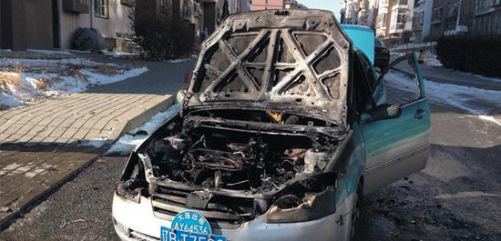 刚送走乘客 燃气出租车突然着火_新浪大连_新浪网
