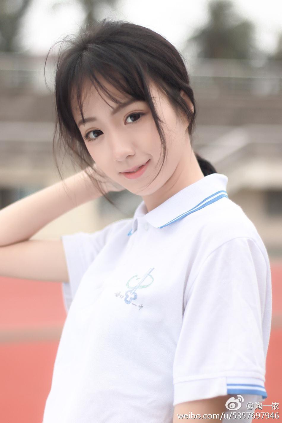 组图:海大校花晒写真 被称清纯如精灵