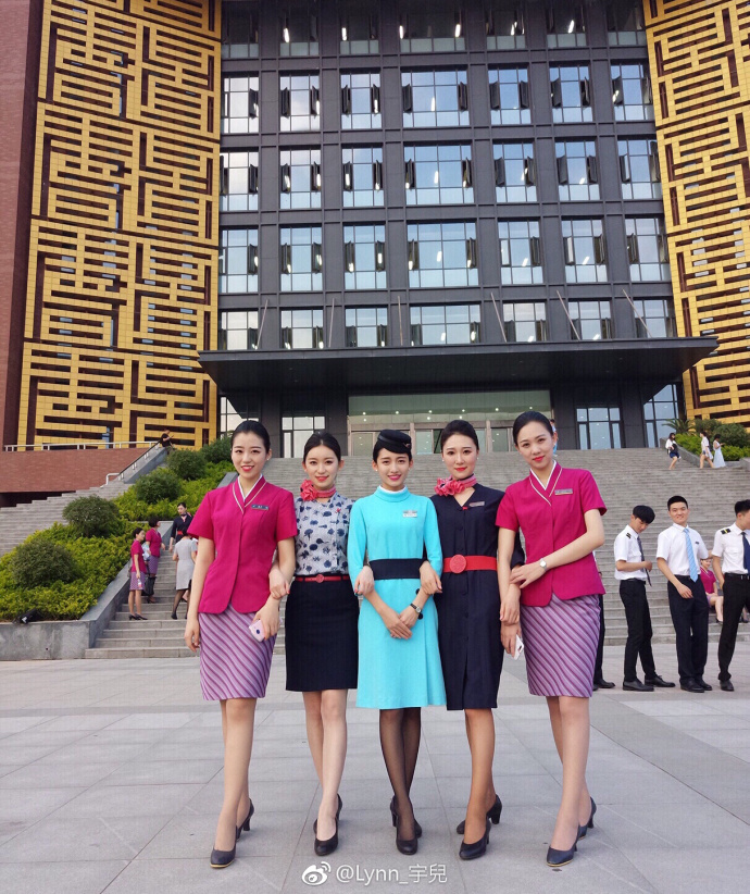 组图准空姐毕业照走红满屏大长腿吸睛无数