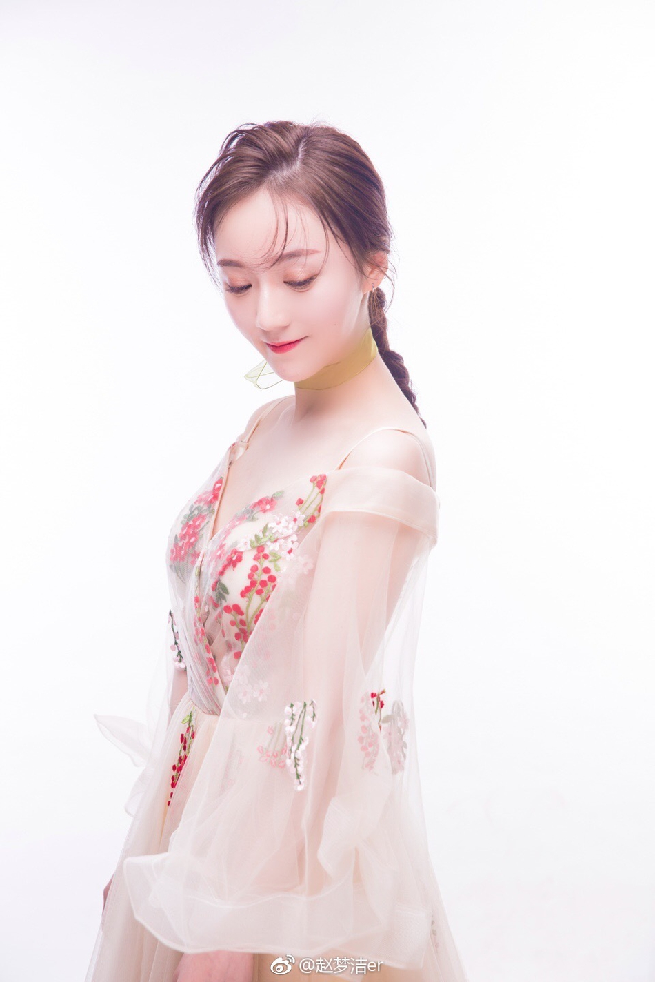 20 / 41 近日,东华大学的学姐@moonla月亮_ (原@赵梦洁er )在微博晒出