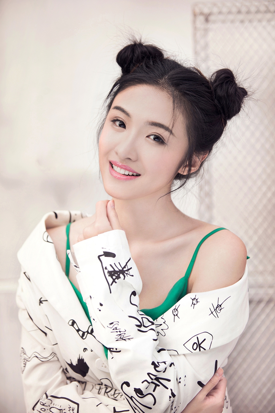 大学(wilfrid laurier university)的校花李晓恬拍摄了一组朋克写真