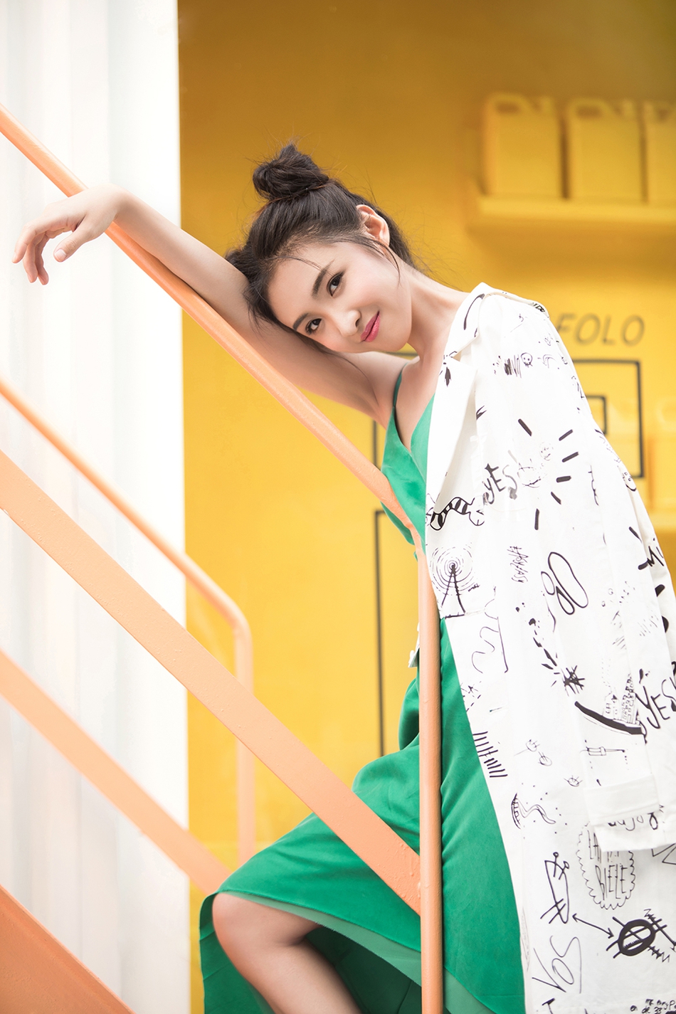 大学(wilfrid laurier university)的校花李晓恬拍摄了一组朋克写真