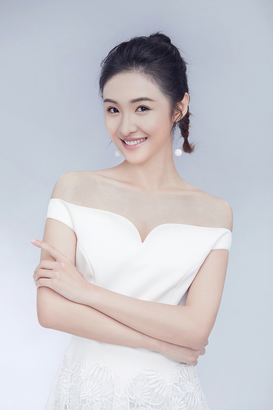 大学(wilfrid laurier university)的校花李晓恬拍摄了一组朋克写真