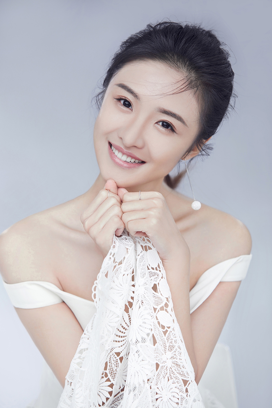 大学(wilfrid laurier university)的校花李晓恬拍摄了一组朋克写真